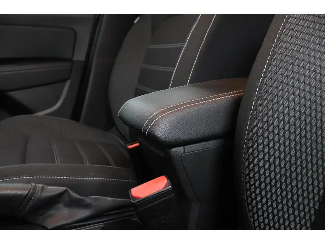 Dacia Duster 1.0 TCe 100 ECO-G Journey 2023 Benzine 10