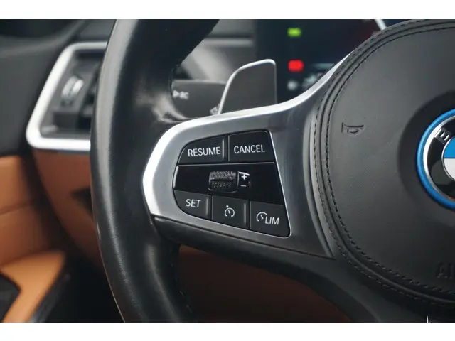 BMW 3 Serie Touring 330e 2023 Hybride Benzine 18