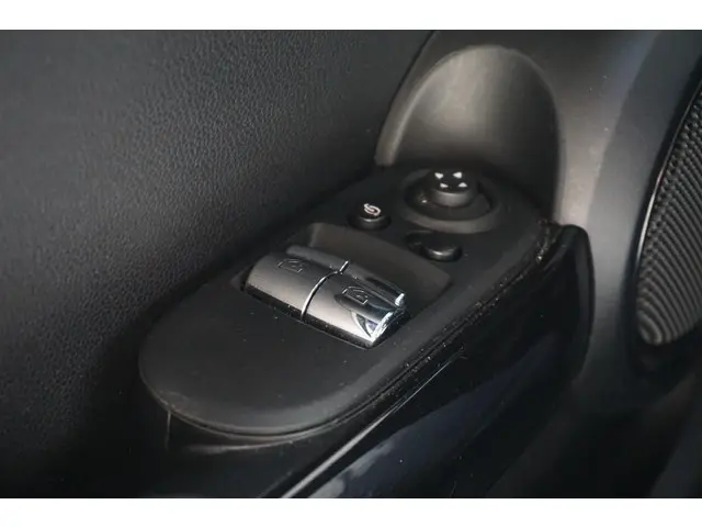 MINI 3-Deurs Cooper C 2022 Benzine 28