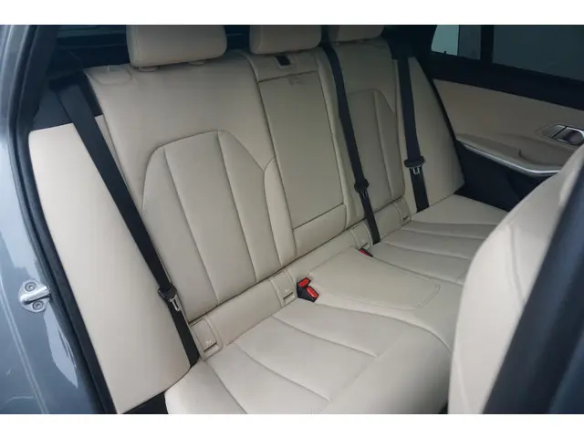 BMW 3 Serie Touring 330e xDrive 2022 Hybride Benzine 10