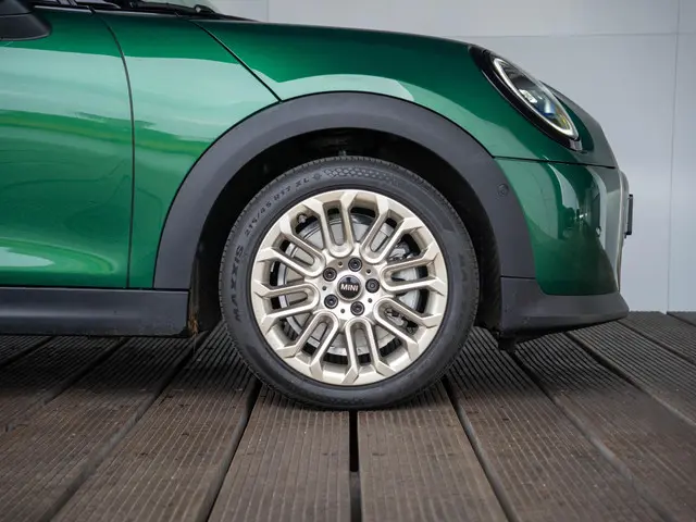 MINI 5-Deurs Cooper C 2024 Benzine 6