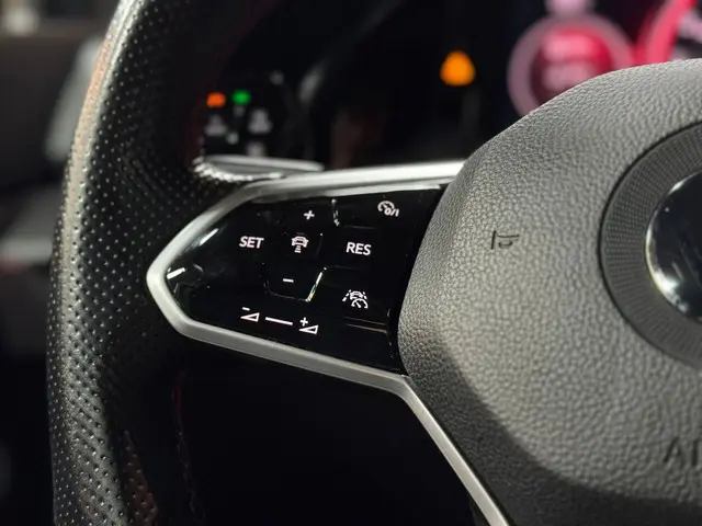 Volkswagen Golf 2.0 TSI GTI|PANO|STOELVER|ACC 2022 Benzine 25