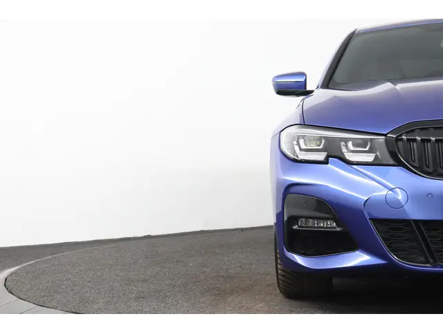 BMW 3 Serie 330i High Executive 2020 Benzine 29