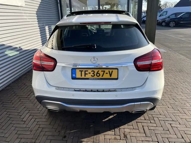 Mercedes-Benz GLA 180 Premium Plus 2017 Benzine 7