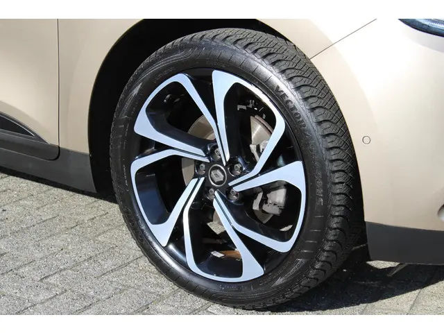 Renault Scénic 1.3 TCe Bose 2018 Benzine 9