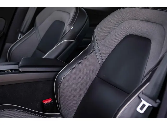 Volvo XC60 B5 Plus Dark 2023 Benzine 30