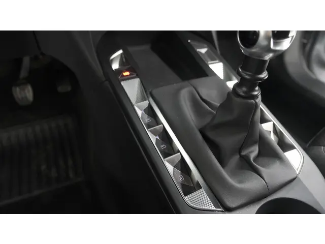 DS DS 3 Crossback PureTech 100 Montmartre 2022 Benzine 4