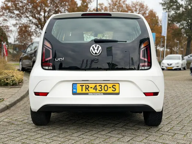 Volkswagen up! 1.0 BMT move up! 2e eigenaar !! 2018 Benzine 7
