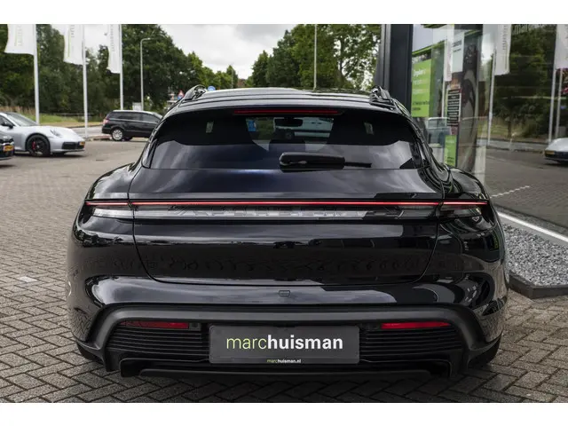 Porsche Taycan Sport Turismo GTS 93 kWh 2023 Elektrisch 34
