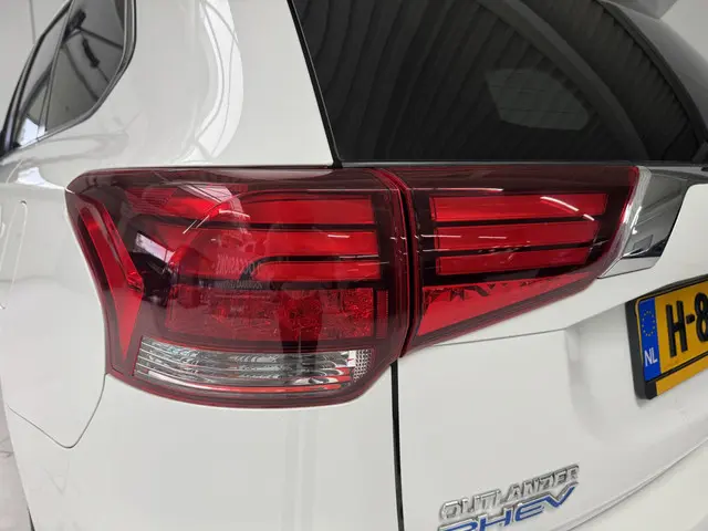 Mitsubishi Outlander 2.4 PHEV Pure 2020 Hybride Benzine 29