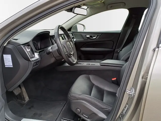 Volvo V60 2.0 T5 Momentum 2018 Benzine 18