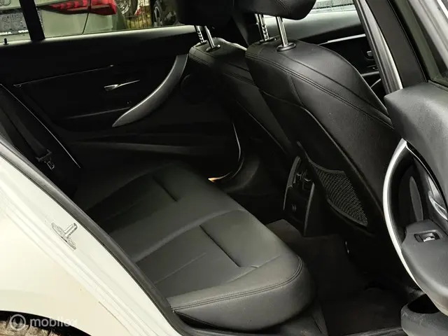 BMW 3 Serie Touring 320i M Sport Edition 2015 Benzine 18