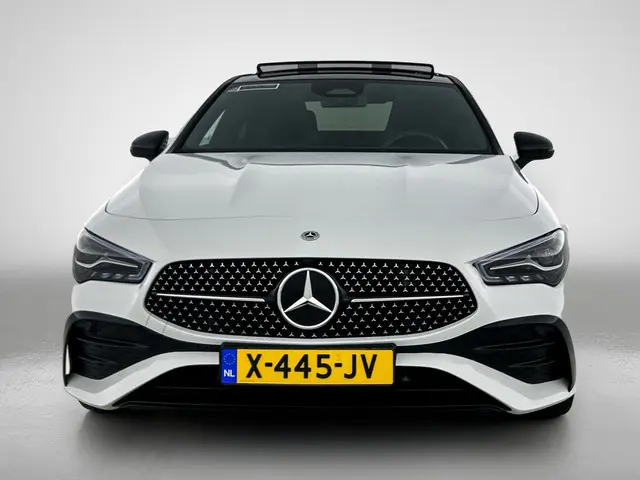 Mercedes-Benz CLA 180 AMG Line 2023 Hybride Benzine 25
