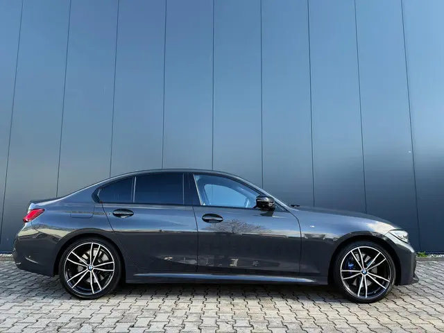 BMW 3 Serie 320i M-sport / H&K / HUD / 360 camera 2019 Benzine 9