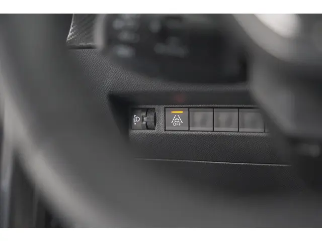 Peugeot 2008 PureTech 102 Allure Pack 2021 Benzine 27