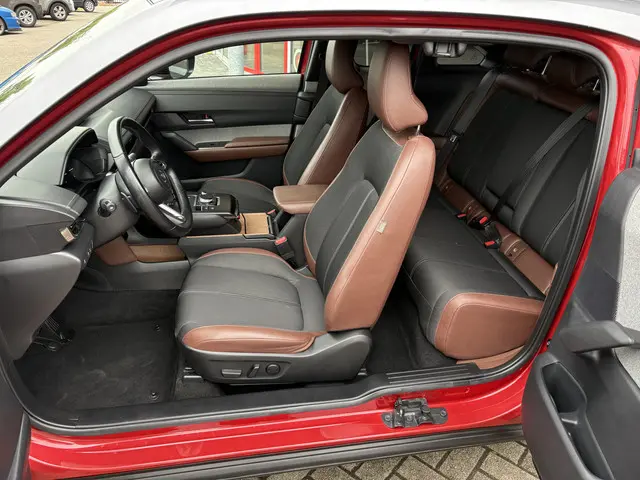 Mazda MX-30 e-SkyActiv 145 Luxury 36 kWh 2021 Elektrisch 5