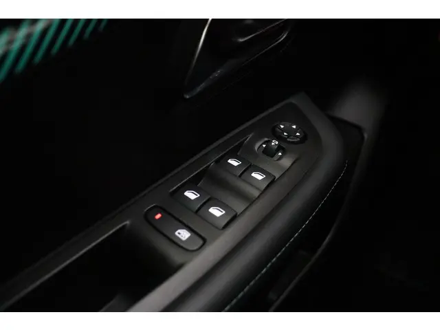 Peugeot 208 1.2 PureTech Allure 2022 Benzine 18