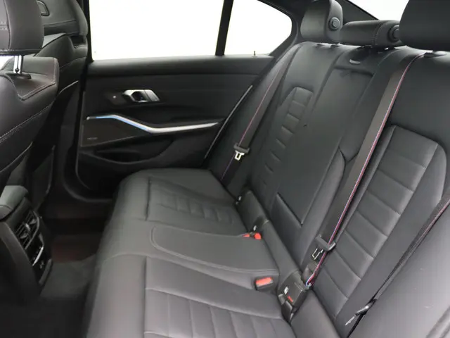 BMW 3 Serie Sedan 330e 2023 Hybride Benzine 31