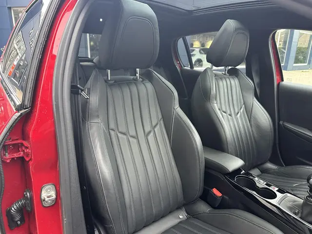 Peugeot 208 1.2 Turbo 100 PK GT Pack 2021 Benzine 42