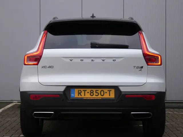 Volvo XC40 2.0 T5 AWD R-Design 2018 Benzine 27