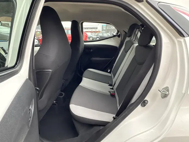 Toyota Aygo 1.0 VVT-i x-nav 2018 Benzine 13