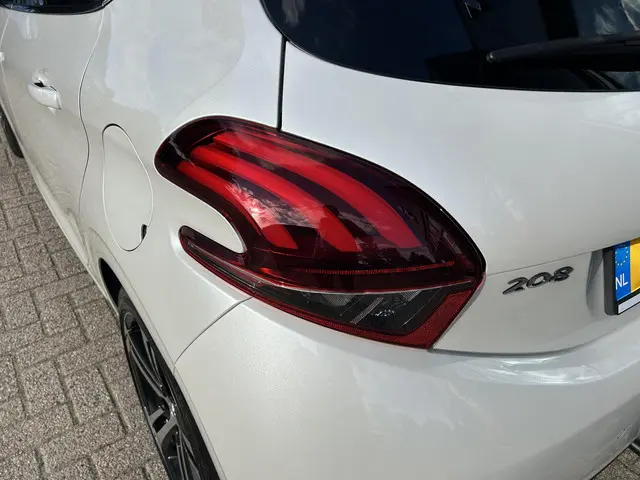 Peugeot 208 1.2 Turbo 110PK GT-line 2018 Benzine 40