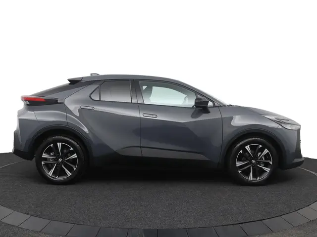 Toyota C-HR 1.8 Hybrid 140 Dynamic 2025 Hybride Benzine 13