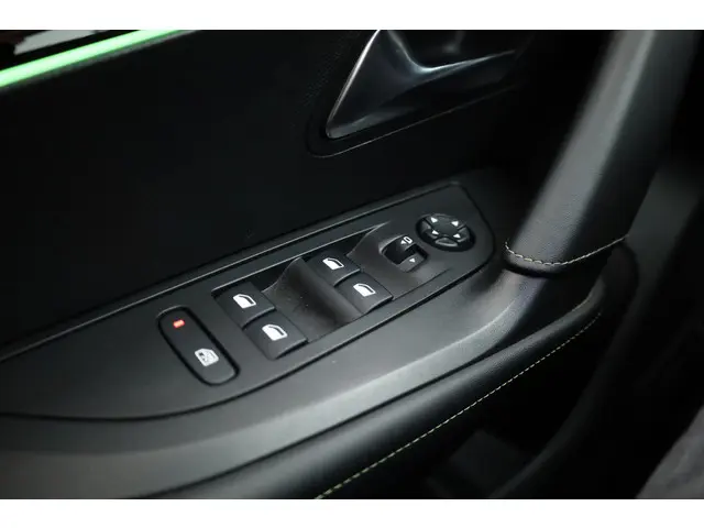 Peugeot 2008 1.2 PureTech GT Pack 2021 Benzine 7