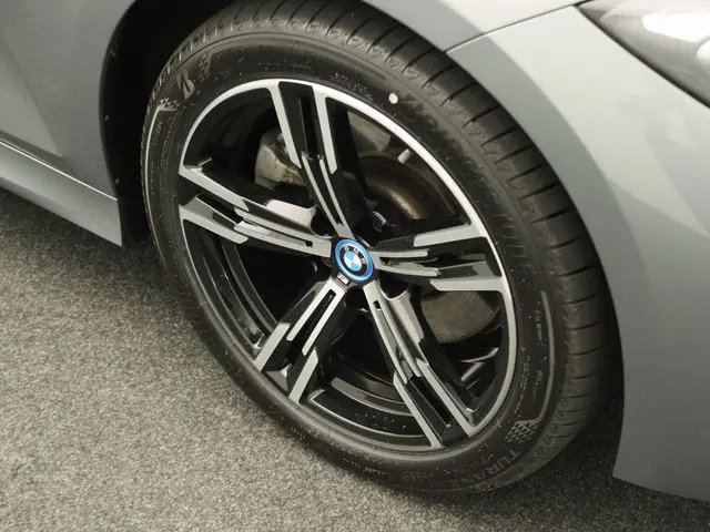 BMW 3 Serie Sedan 330e 2024 Hybride Benzine 39