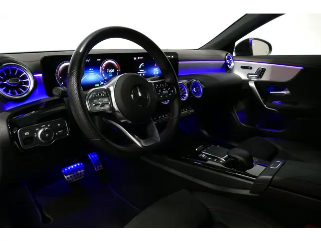 Mercedes-Benz CLA 250 e AMG Line 2023 Hybride Benzine 6