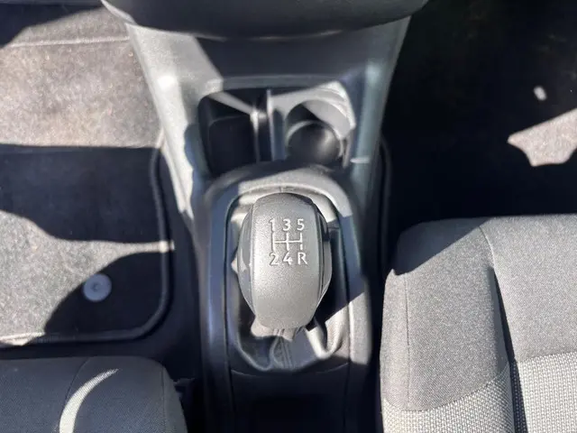 Citroën C4 Cactus 1.2 PureTech Shine 2018 Benzine 22