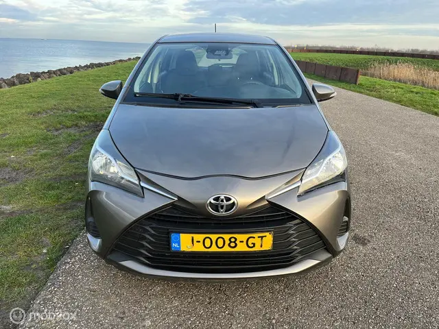 Toyota Yaris 1.5 VVT-i Bi-Tone 2017 Benzine 2