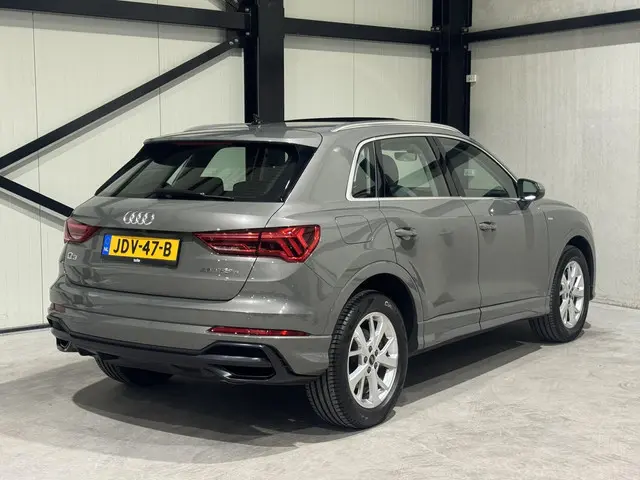 Audi Q3 45 TFSI e S edition 2021 Hybride Benzine 29