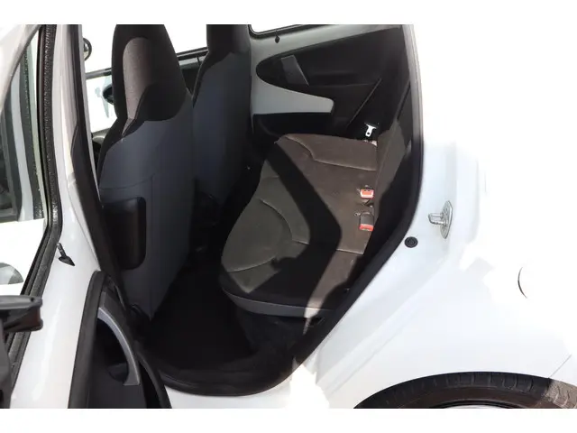 Toyota Aygo 1.0 VVT-i Now, Airco. 2013 Benzine 14