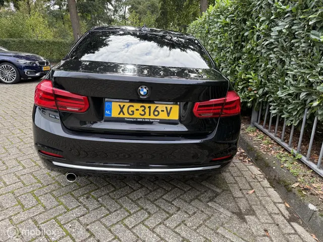 BMW 3 Serie 318i Luxury Edition 2019 2019 Benzine 8
