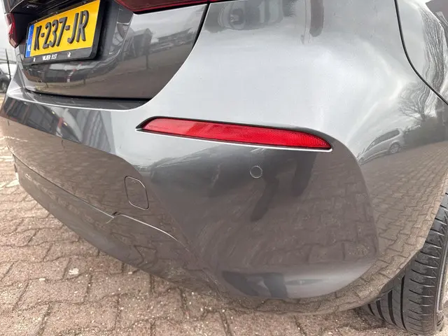 BMW 1 Serie 118i Executive Edition 2021 Benzine 22