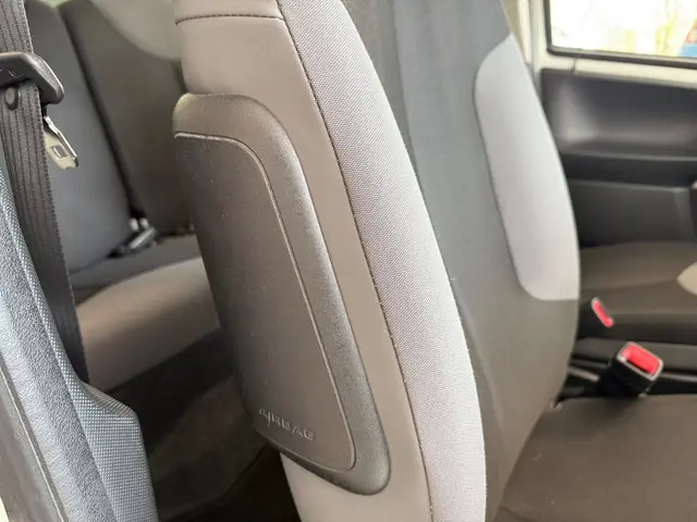 Peugeot 107 1.0 Urban Light Accent 2014 Benzine 18