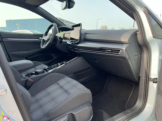Volkswagen Golf 1.5 eHybrid GTE 2025 Hybride Benzine 18