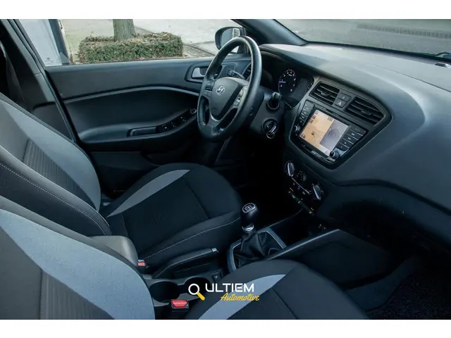 Hyundai i20 1.2 HP i-Motion Premium 2017 Benzine 3