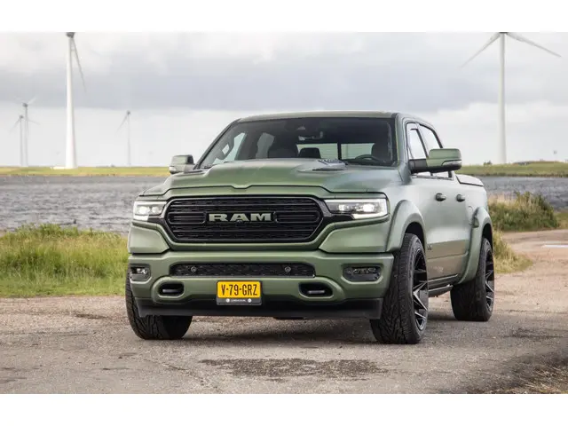 Dodge Ram 1500 5.7 V8 4x4 Crew Cab Limited 2024 Benzine 8
