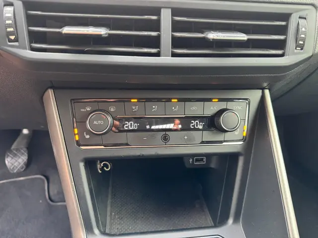 Volkswagen Polo 1.0 TSI Beats 2018 Benzine 18