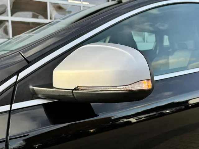 Volvo V40 2.0 T4 R-Design 2018 Benzine 26