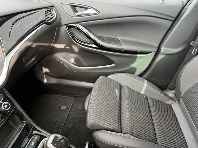 Opel Astra Sports Tourer 1.5 CDTI Elegance 2020 Diesel 26