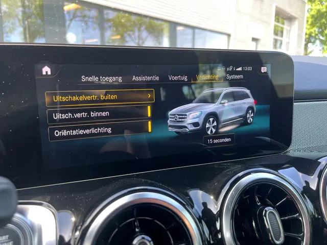 Mercedes-Benz GLB 180 Business Line 2023 Benzine 29