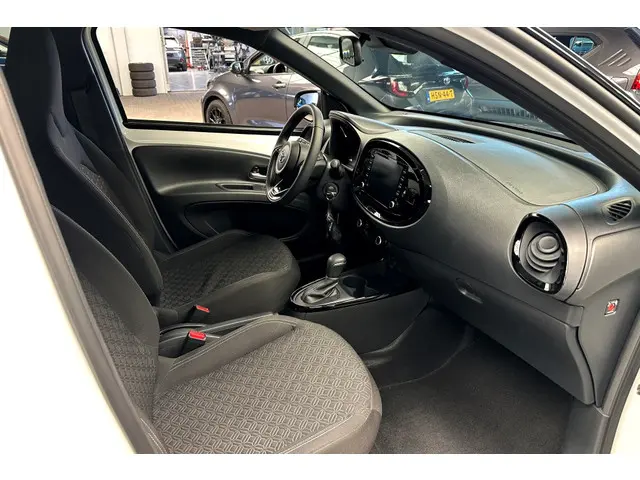Toyota Aygo X 1.0 VVT-i S-CVT Pulse Automaat 2023 Benzine 4