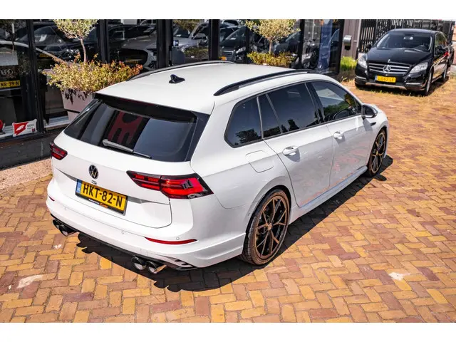 Volkswagen Golf Variant R | 322 PK | 2023 Benzine 22