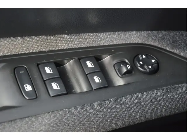 Peugeot 3008 1.2 PureTech Access 2018 Benzine 18