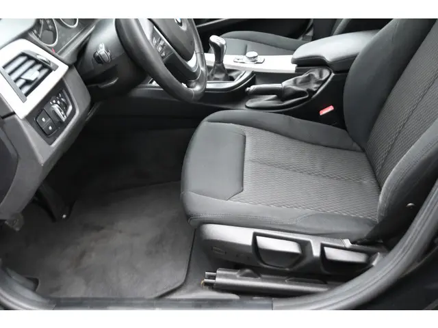BMW 3 Serie 316i Business 2015 Benzine 31
