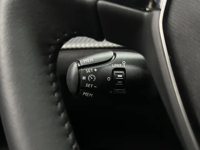 Peugeot 2008 1.2 PureTech 100 Allure 2024 Benzine 28