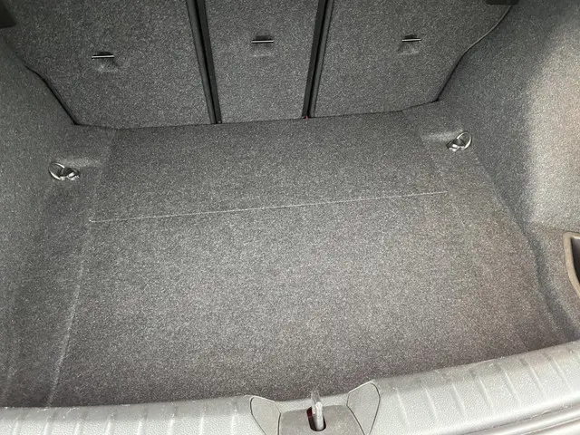 BMW 1 Serie 118i High Executive 2012 Benzine 32